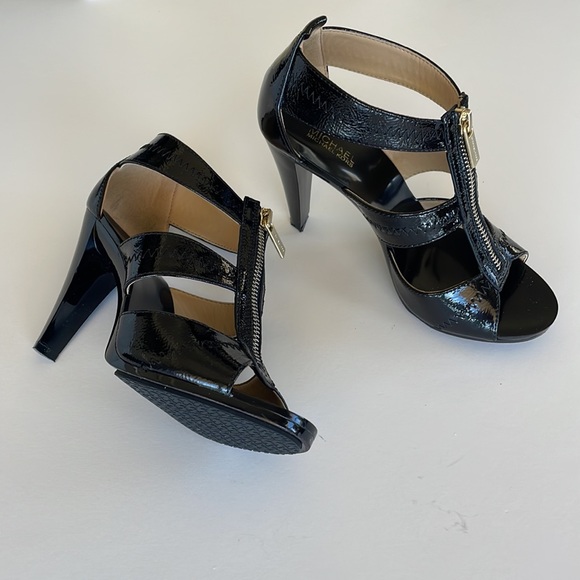 Michael Kors Berkley T Strap Crinkled Patent 6 M - Picture 5 of 15